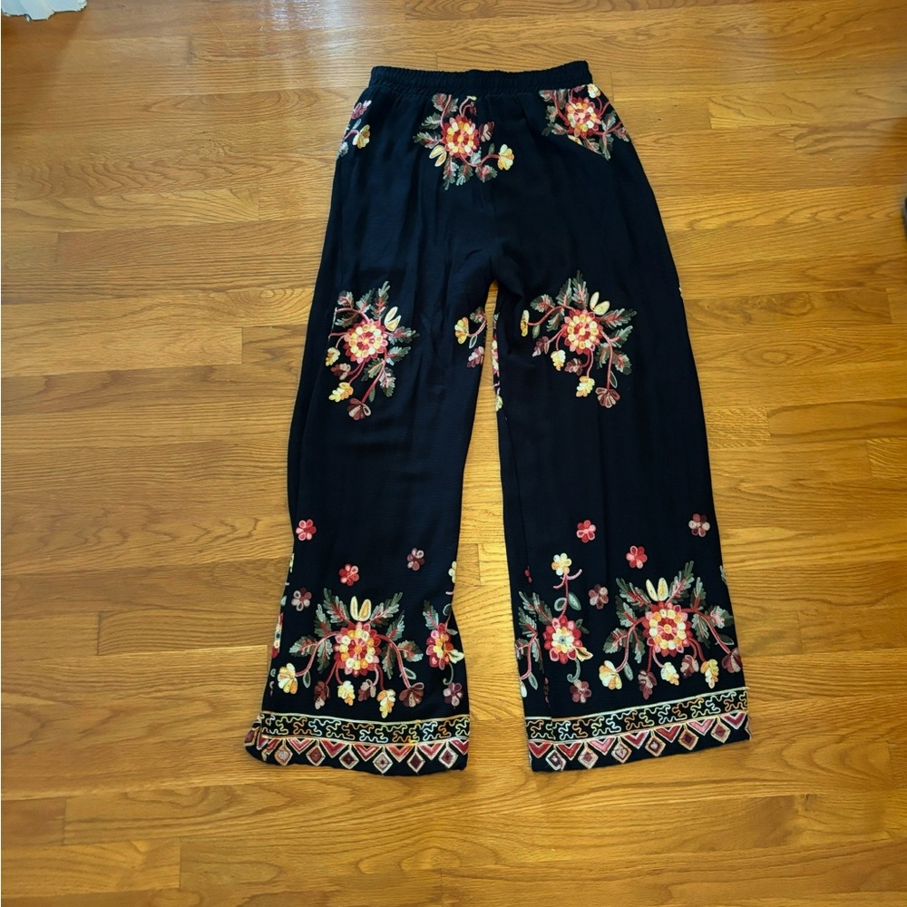 LIV LOS ANGELES Women’s Black Embroidered Elastic Waist Pants